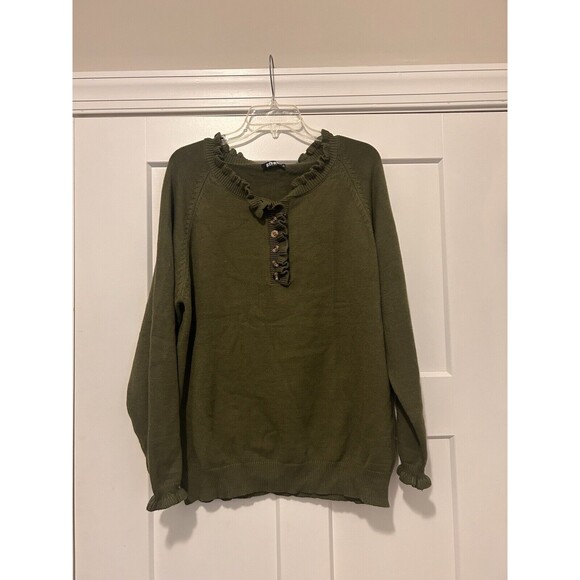 New BTFBM Sweater Women’s Size XL Green Long Sleeve 1/4 Button Front Ruffle Neck - Picture 1 of 6